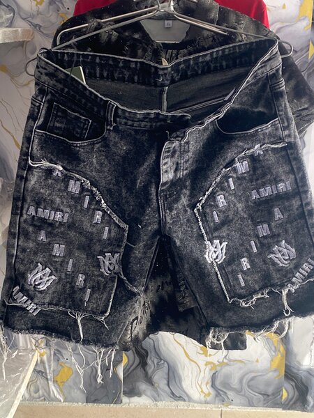 Short en jean déchiré noir