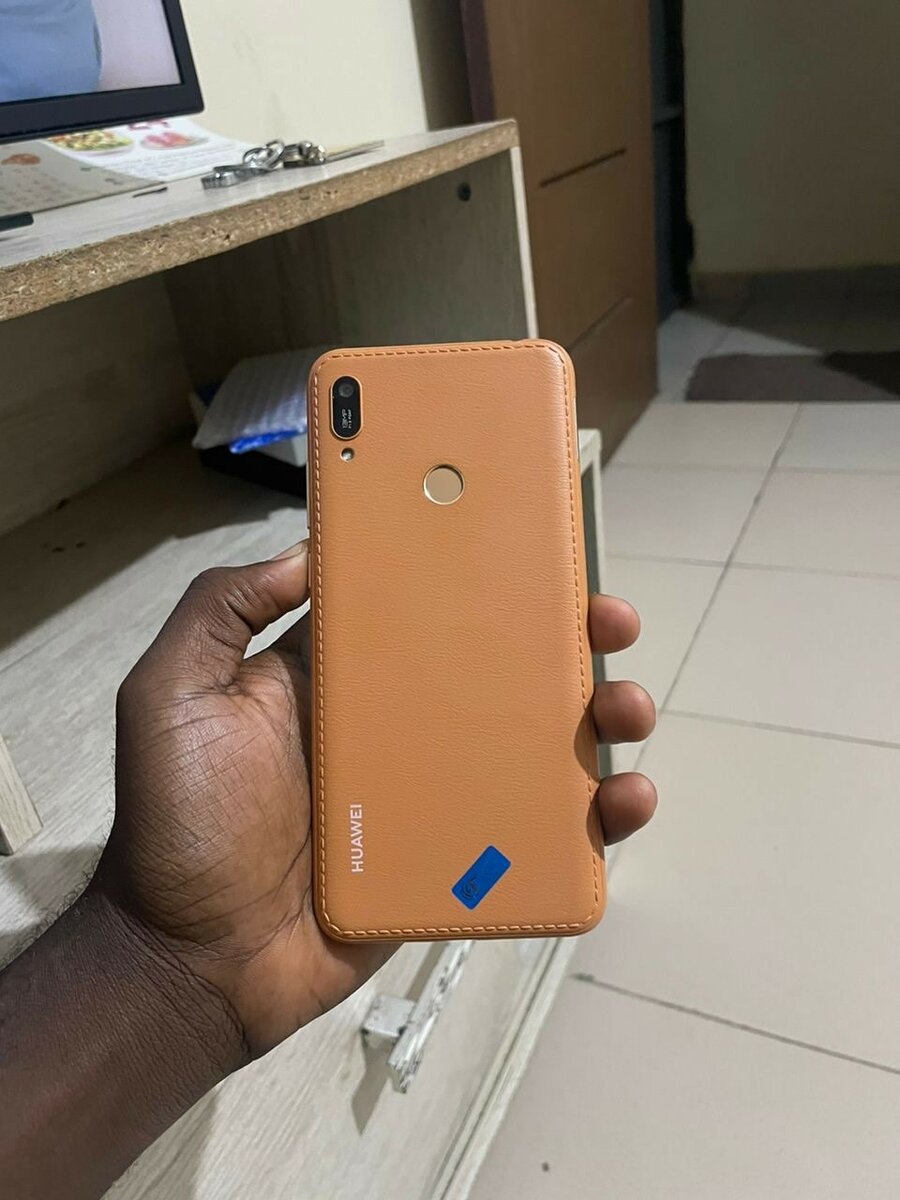 Huawei y6 prime 2019 32giga/3 casineuf très propre