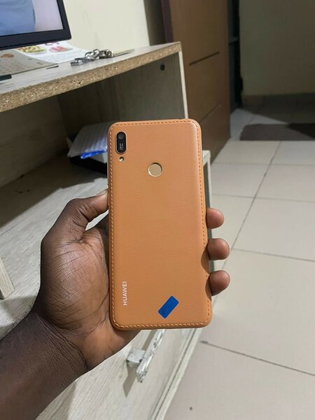 Huawei y6 prime 2019 32giga/3 casineuf très propre