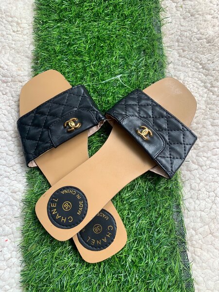 Ladies slippers