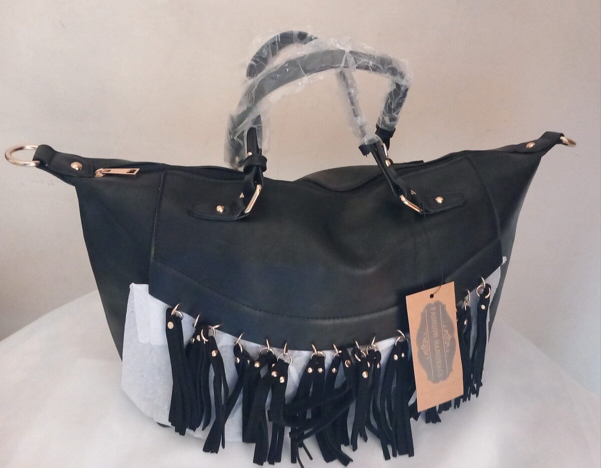 Sac à main frangé noir