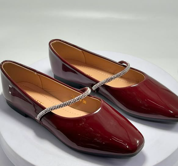 Легкая и удобная балетка с плоской подошвой и округлым носком, которая идеально подходит для повседневной носки.🤩