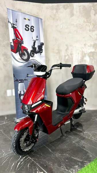 Scooter électrique rouge MW S6