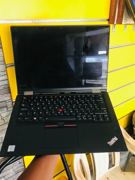L E N O V O Yoga 370