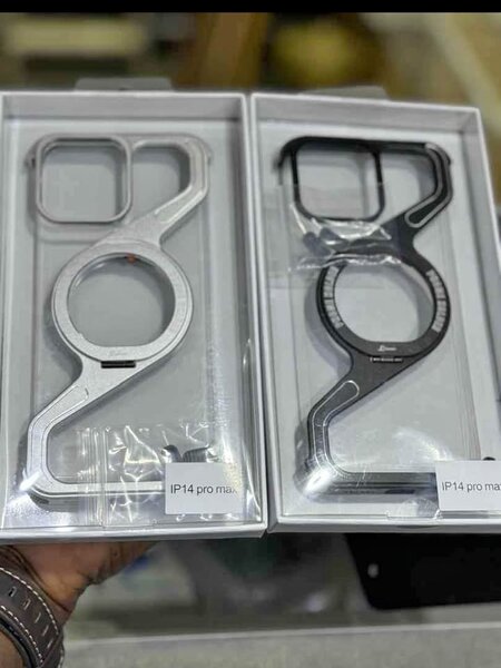 Coques robustes IP14 Pro Max