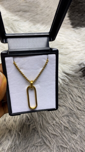 Collier pendentif doré élégant