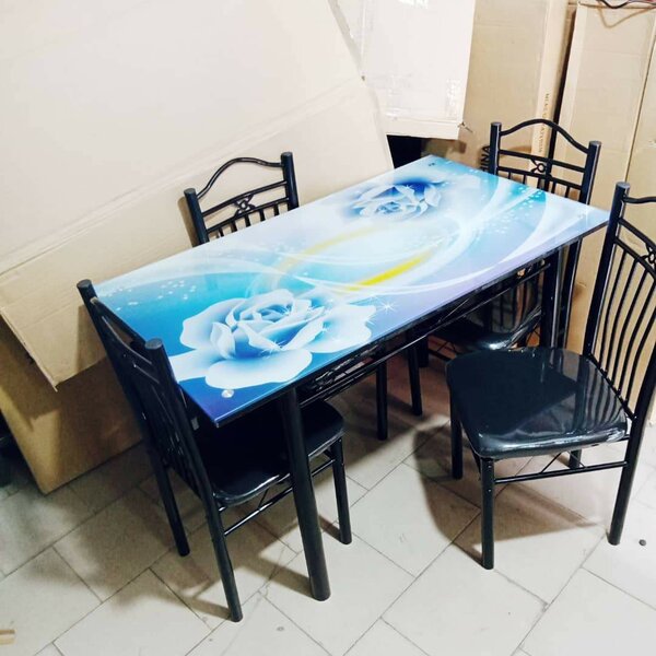 Table à manger design floral