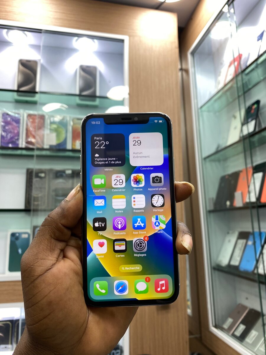 11 pro 64Go bien propre avec carton