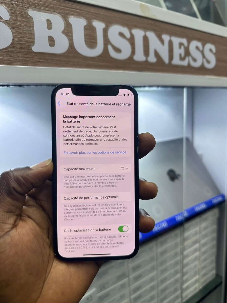 12 mini 64giga dos légèrement