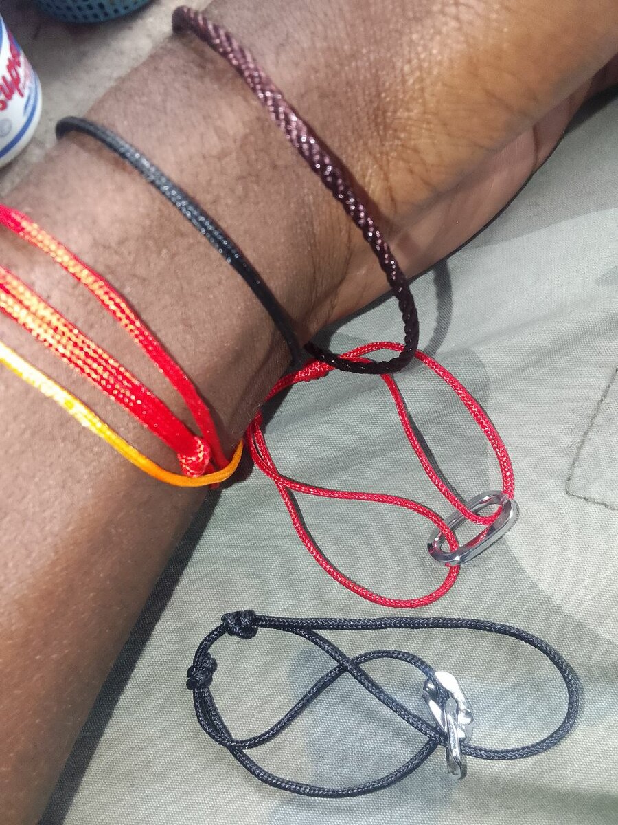 Bracelets en corde réglables