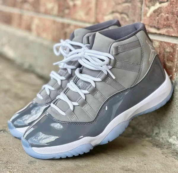 Jordan rétro 11 Gris
