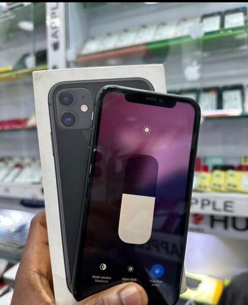 iPhone 11 simple noir