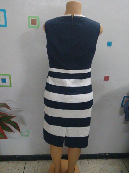 Robe rayée sans manches chic