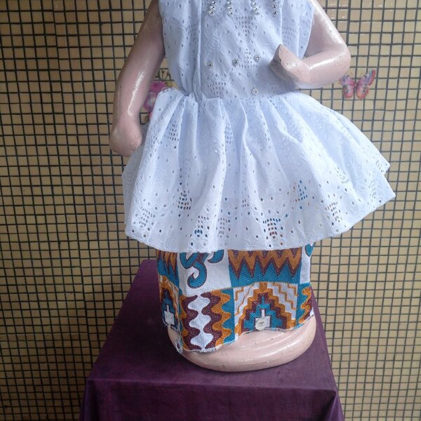 Robe blanche dentelle enfant