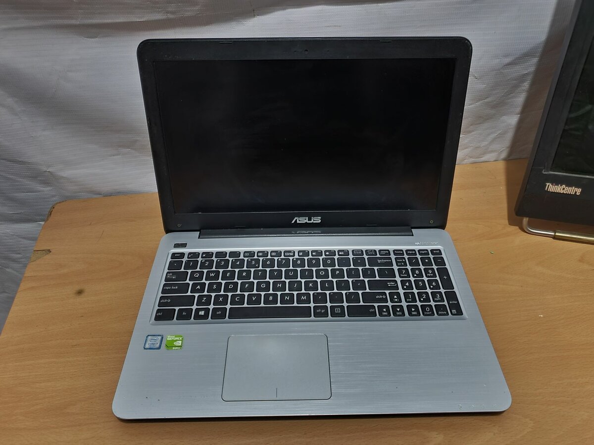 Asus X556UQK