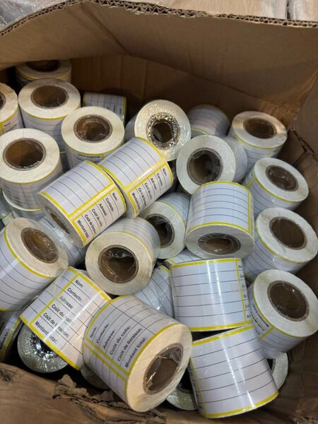 Étiquettes autocollantes rouleaux