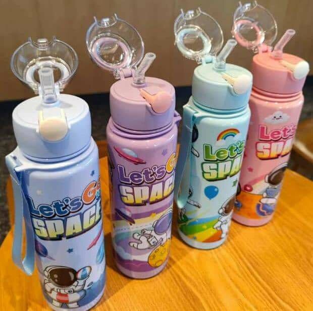 Bouteilles d'eau spatiales pour enfants