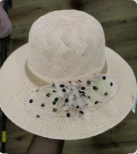 Chapeau d'été en paille élégante