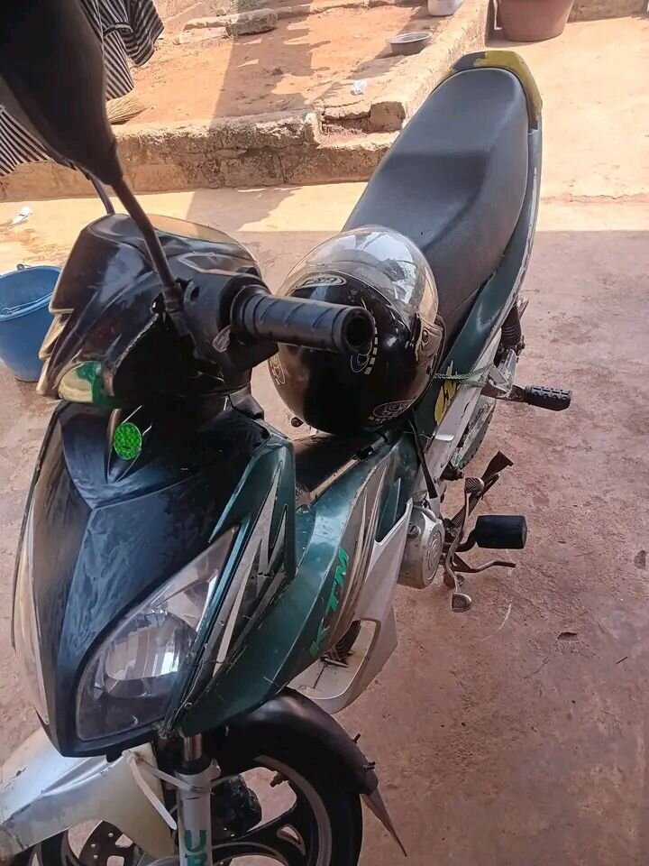 Moto citadine élégante 125cc