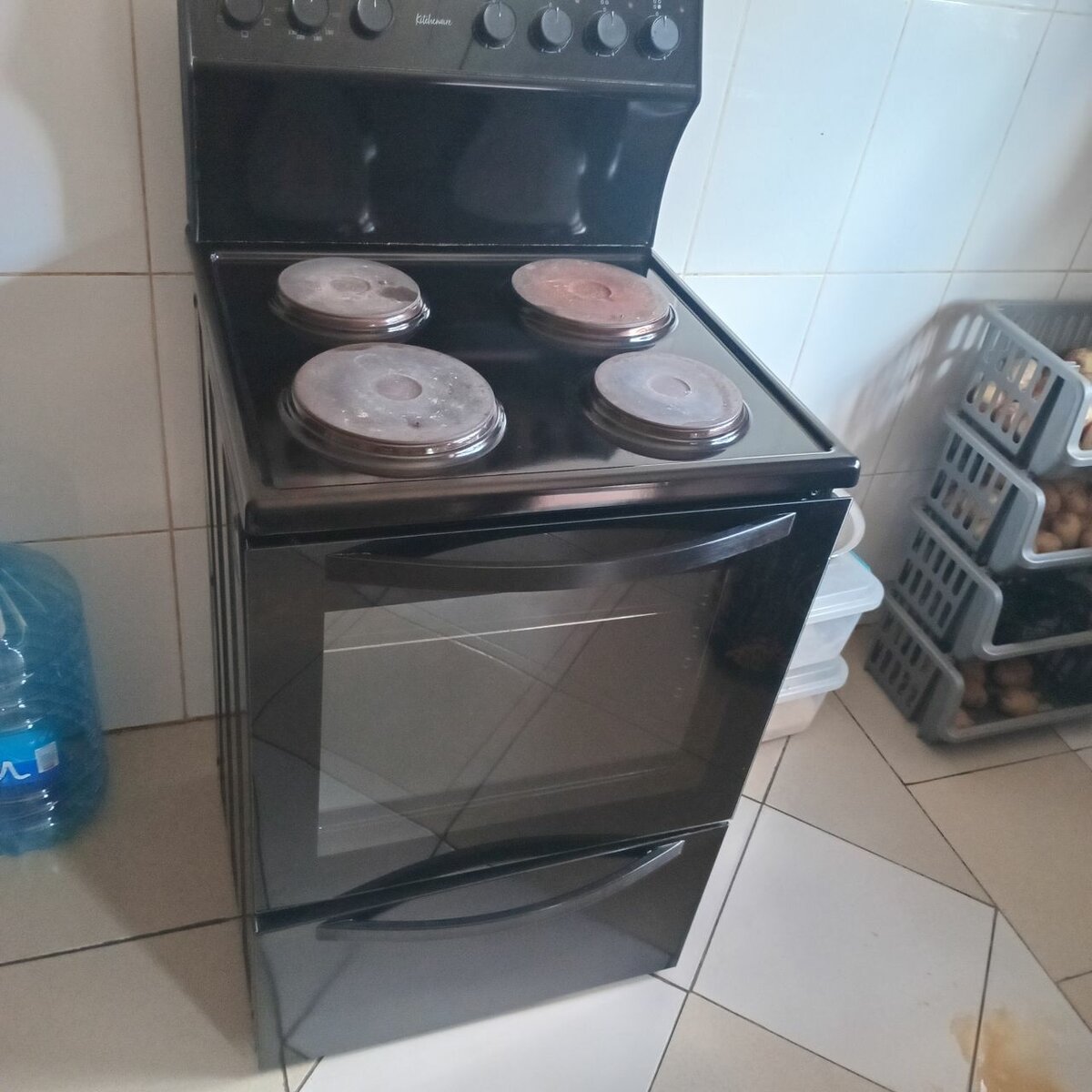 Stove,fridge and dinning suit