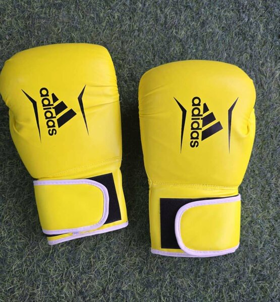 Gants de boxe adidas colorés