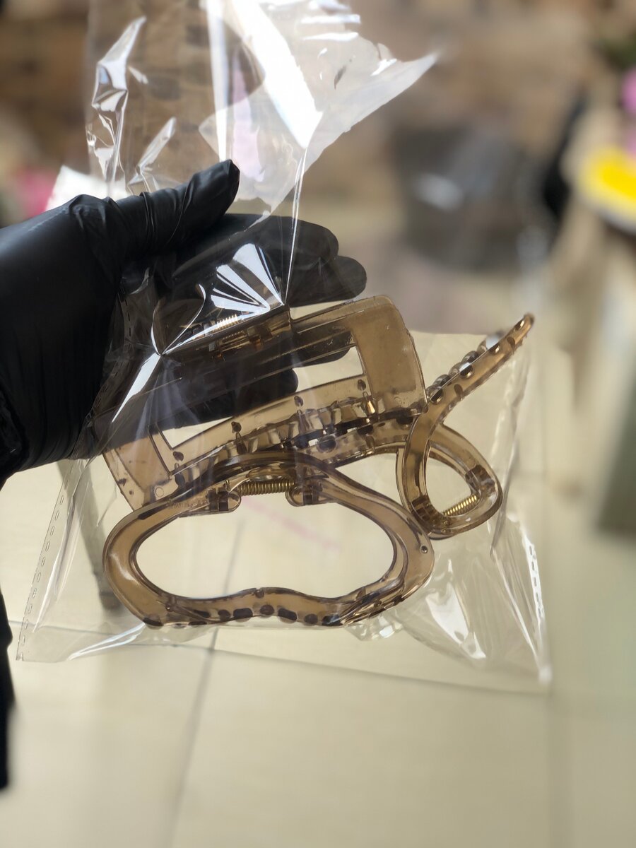 Pince à cheveux transparente élégante