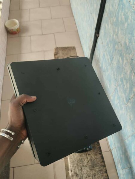 PlayStation 4 slim ( cracké)
