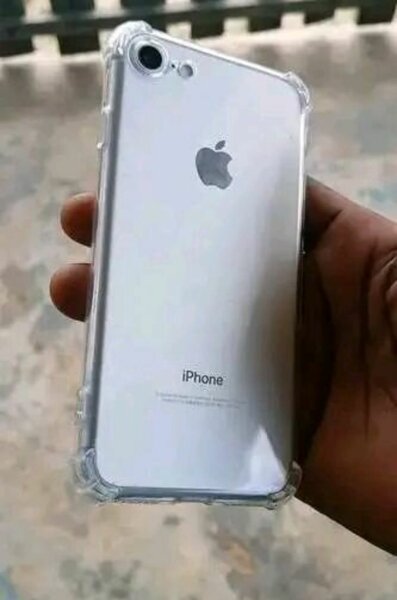 iPhone 7 avec coque transparente