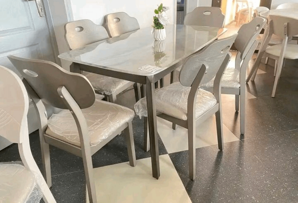 Table à manger moderne