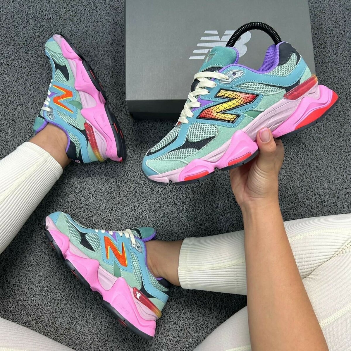 NEW BALANCE  SNEAKER