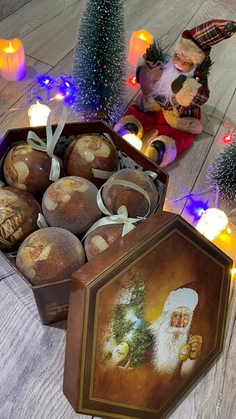 Новогодний игрушки