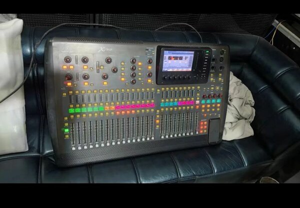 Table de mixage professionnelle X32