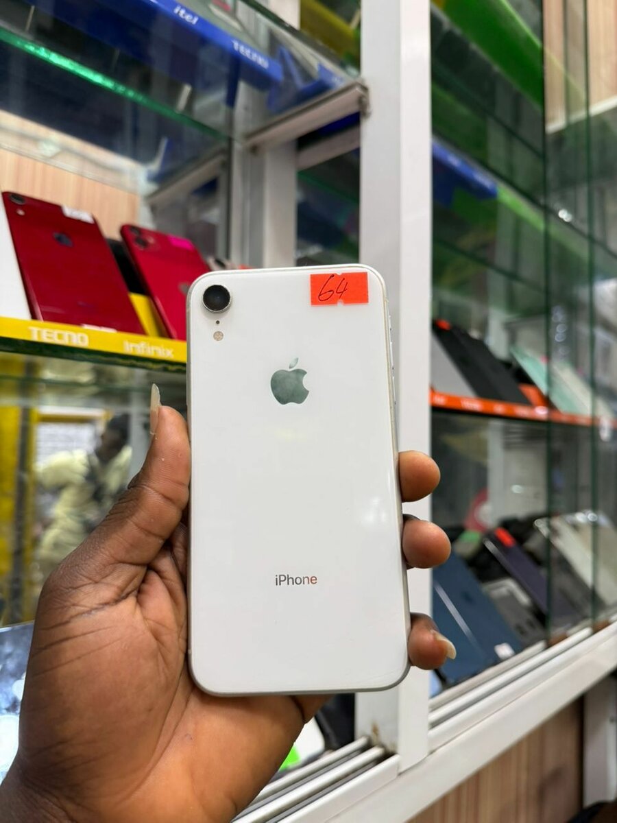 iPhone XR 64GB 2nd main