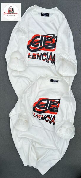 T-shirts modernes Balenciaga