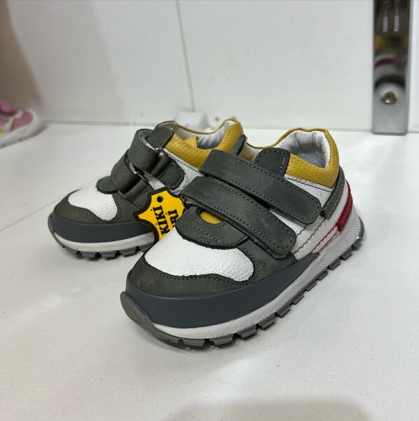 Кроссовки детские