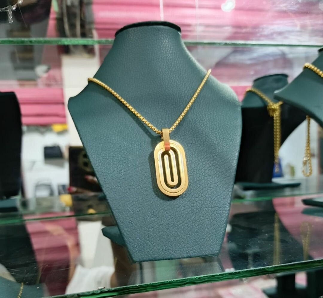 Collier Pendentif Doré Élégant