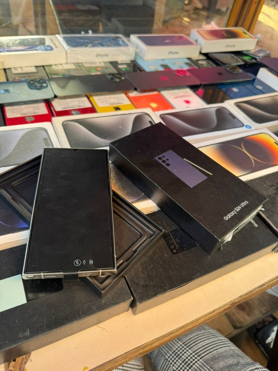 Galaxy s24 ultra 256 giga mémoire interne et 12 giga ram