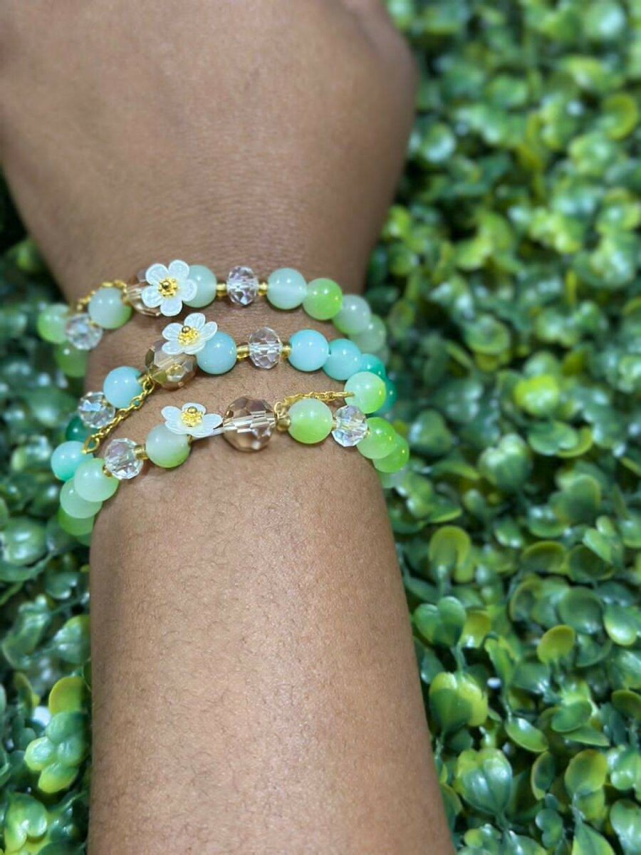 Women beaded charm bracelets