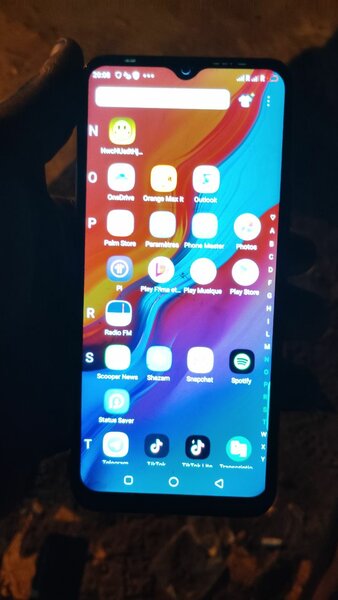 Infinix hot 8 32giga 2giga de ram,rien a signalé juste pour