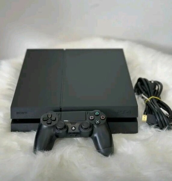 Console PS4 avec manette