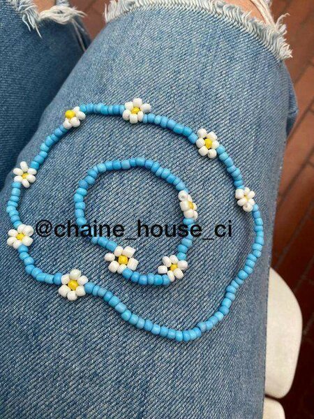 Collier de perles fleuri