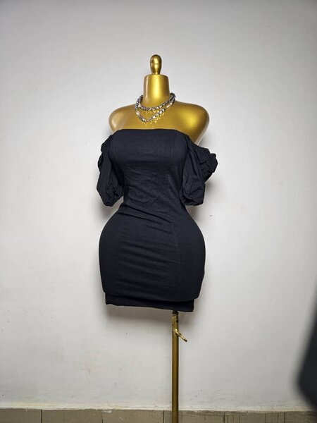 Robe élégante noire soirée