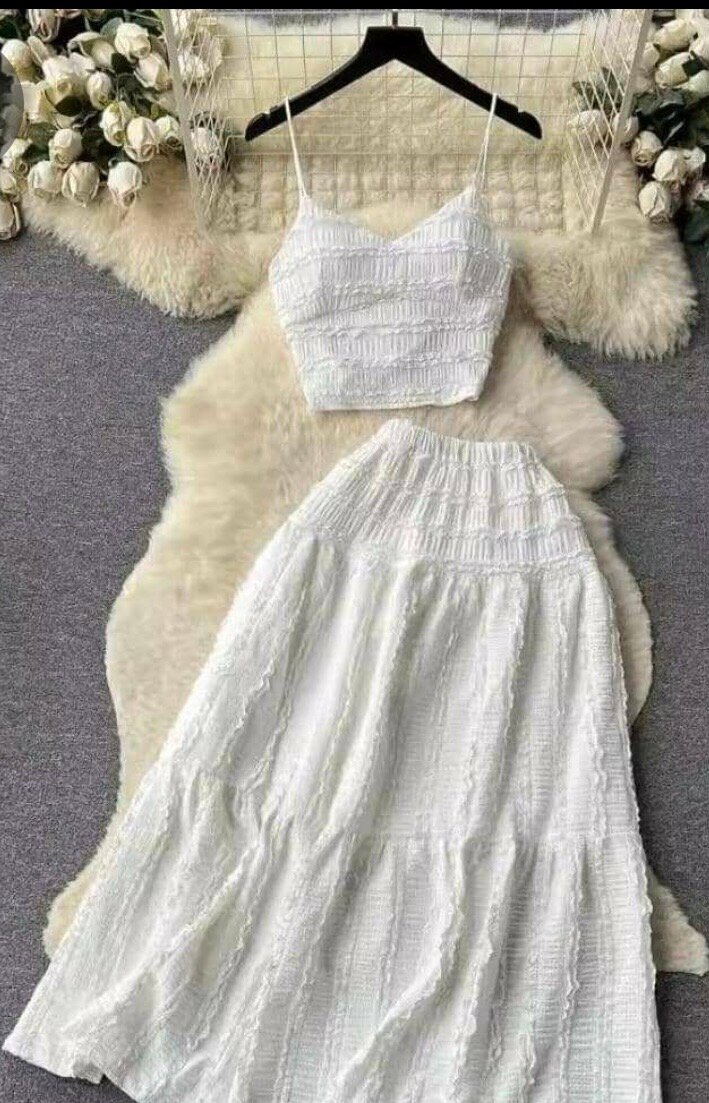 Ensemble estival en dentelle