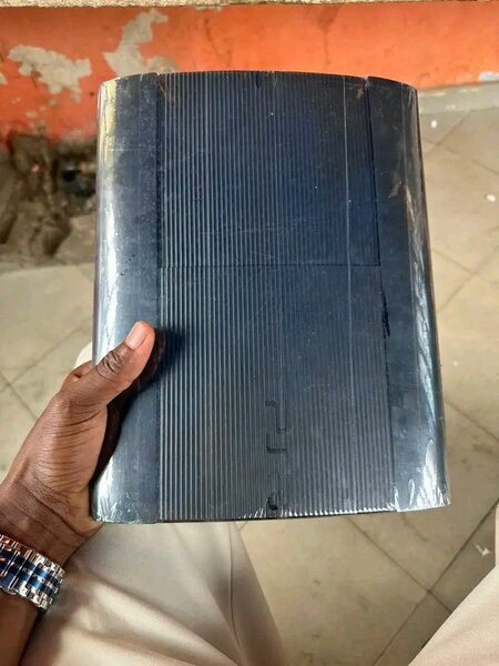 Console Sony PS3 avec manettes