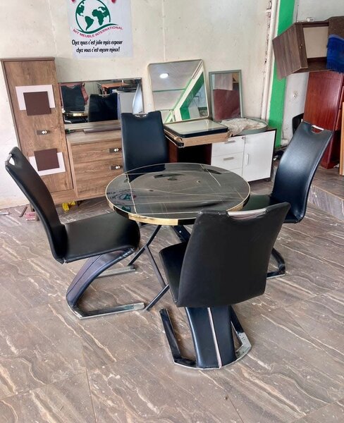 Table à manger 4 chaises