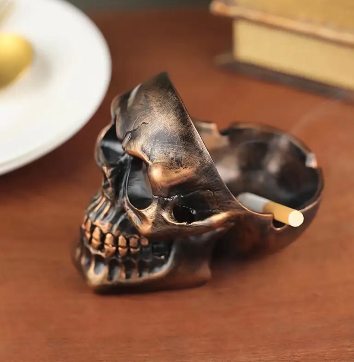Cendrier crâne en résine bronze