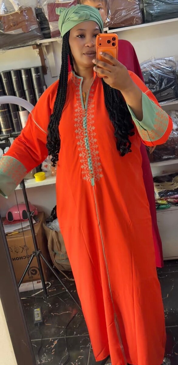 Abaya Femme Moderne avec Broderie