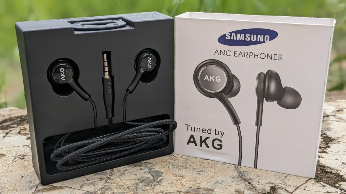 brand new Samsung headsets