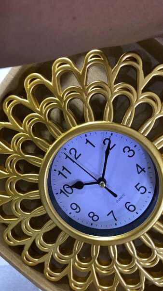 Horloge murale décorative élégante