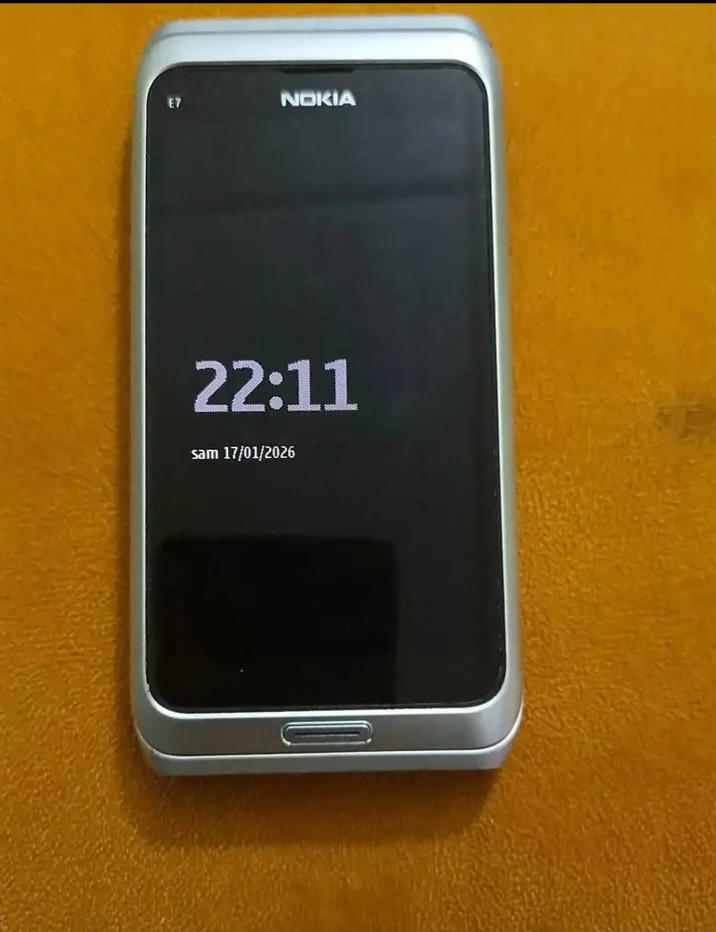 Nokia E7 Smartphone Android